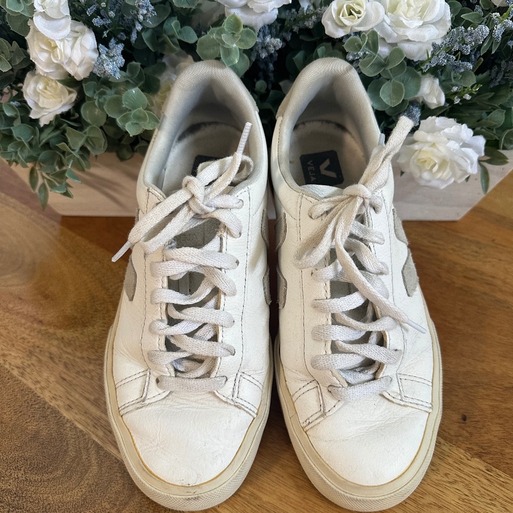 Veja sneakers in size 7. pre- owned condition.